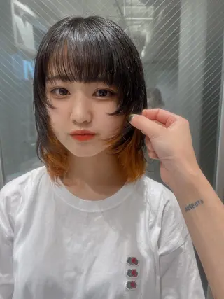 ミディアム カラー ウルフカット／吉村 桃子のヘアスタイル