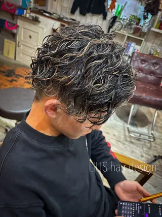 ショート カラー パーマ メンズ LILIS hair designのヘアスタイル