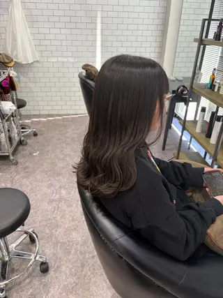 セミロング 友滝 真菜美のヘアスタイル