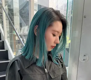 ミディアム カラー CHERIEブリーチ ダブルカラー 天神のヘアスタイル