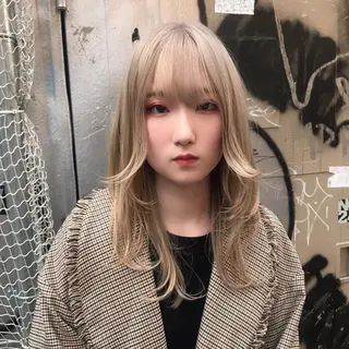 セミロング カラー ホワイト&レイヤーカ ットエクステ長畠俊輔のヘアスタイル