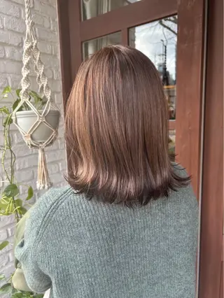 セミロング qpulaあいみ 透明感カラーのヘアスタイル