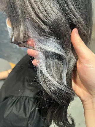 ミディアム カラー ヘアアレンジ bh.maara デザイン／ハイトーンのヘアスタイル