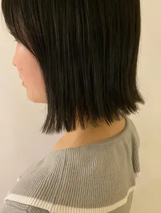 ショート ベージュカラー🐑 レイヤー🤎塚原優芽のヘアスタイル