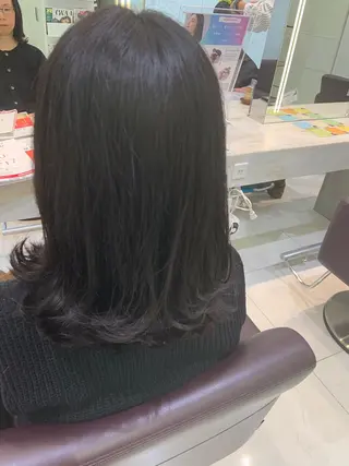 セミロング カラー パーマ ハイトーンカラー🤍 山下 優華のヘアスタイル