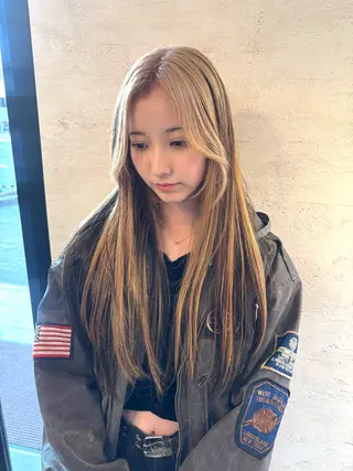 セミロング カラー マツノ ユウキのヘアスタイル