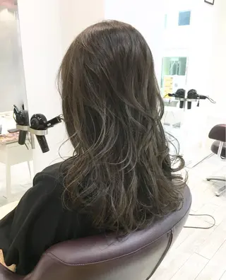 ロング カラー 中村 よしひでのヘアスタイル