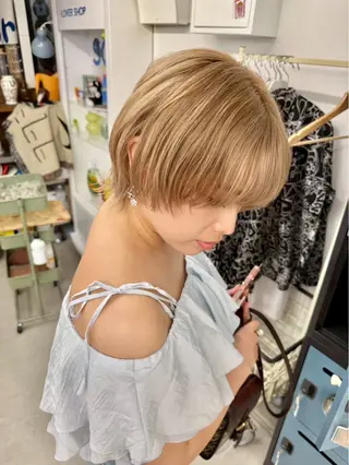ショート 【ハイトーン特化】 Hugのヘアスタイル