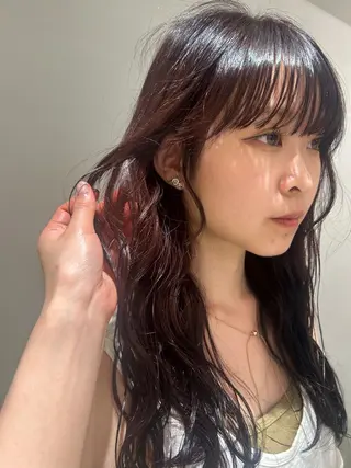 カラー レナ/レイヤーカット /艶感カラーのヘアスタイル