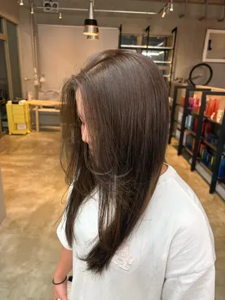 ロング カラー トクザト アイニのヘアスタイル