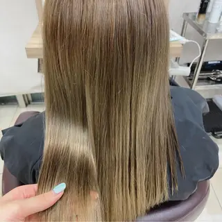 セミロング ブリーチ🐰インナー ♡ハイライト♡綾🐰のヘアスタイル