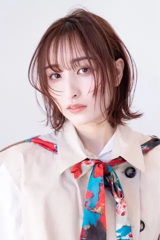 ミディアム レイヤー似合わせ 透明感カラーりきやのヘアスタイル