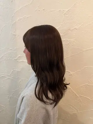 ミディアム カラー 浦野 妃菜のヘアスタイル