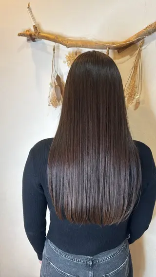 ロング カラー 根本 奈緒のヘアスタイル