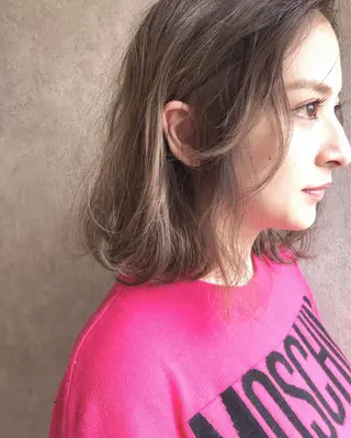ミディアム カラー 顔周りレイヤーカット ブリーチminamiのヘアスタイル