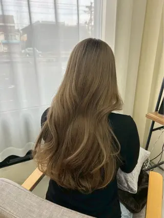 ロング 尾崎 虹美のヘアスタイル
