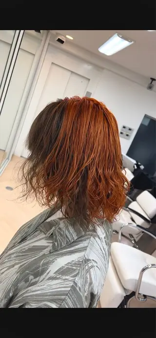 ショート カラー 海瑠万／メンズパーマ ／ブリーチ／フェードのヘアスタイル