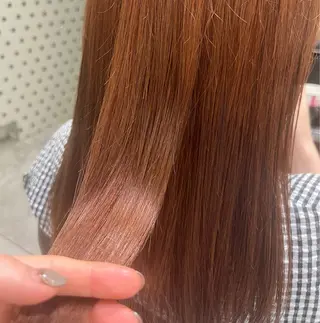 セミロング カラー コテ巻きパーマ💙 シノヤユイのヘアスタイル