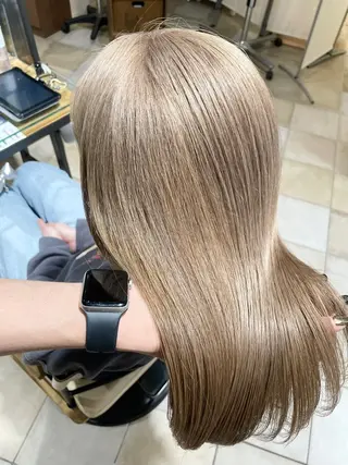 セミロング 《インナーカラー》 YAMADAのヘアスタイル
