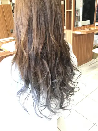 ロング カラー 白髪ぼかしハイライト 柳川拓哉のヘアスタイル