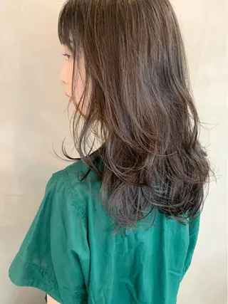 ロング カラー 榑松 恵里のヘアスタイル