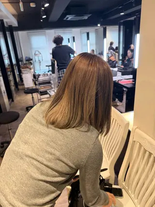 ミディアム カラー レイヤーカット 透明感カラーROKUのヘアスタイル