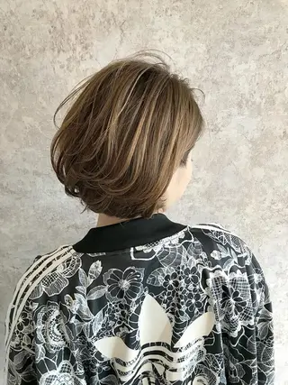 ミディアム ハイトーンブリーチ 土坂　由志【京都】のヘアスタイル