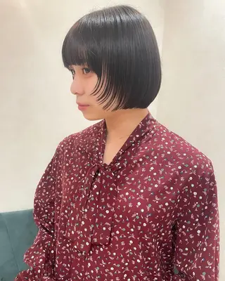 ショート 透明感オリーブ🫒/ ブリーチなしWカラーのヘアスタイル