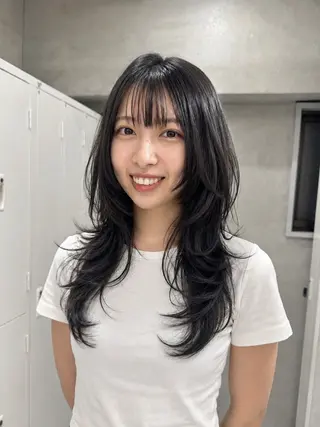 ロング Manami🖤 レイヤー×ハイトーンのヘアスタイル