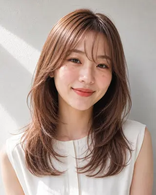セミロング ブリーチなし透明感 カラー🌷宮部楓奈のヘアスタイル