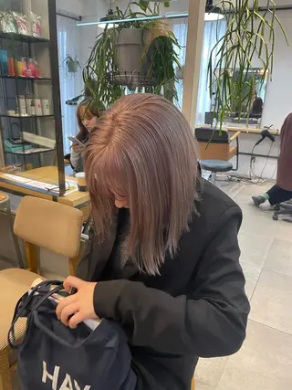 ミディアム カラー ミルクティー× グレージュMOMOのヘアスタイル