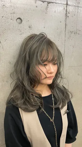セミロング レイヤーカット /朝尾愛花のヘアスタイル