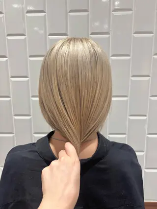 セミロング カラー 岩柳 秋空のヘアスタイル