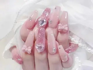 ネイル H1 NAIL エミのネイルデザイン
