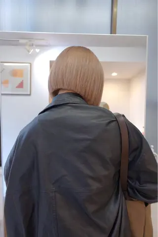 ミディアム カラー 顔周りレイヤーカット ブリーチminamiのヘアスタイル