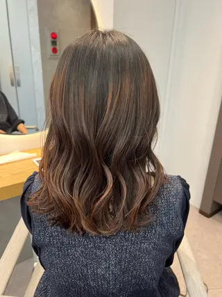 ミディアム カラー 小森聖奈 韓国風レイヤーカットのヘアスタイル