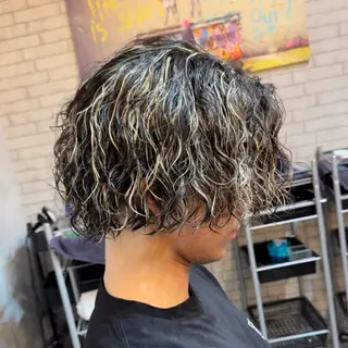 ミディアム ツイスパ/シャドウ 新井のヘアスタイル