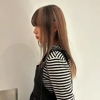 セミロング カラー 的場 莉音のヘアスタイル