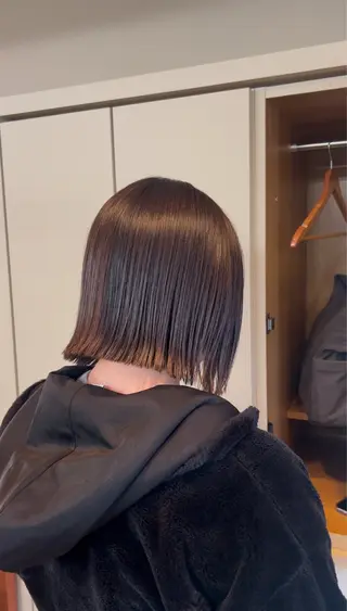 ショート バタフライレイヤー/ ニシトモユキのヘアスタイル