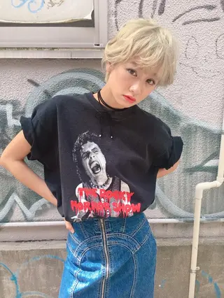 ショート カラー ウルフカット／吉村 桃子のヘアスタイル