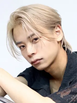 ショート カラー パーマ メンズ 渡部 武瑠のヘアスタイル
