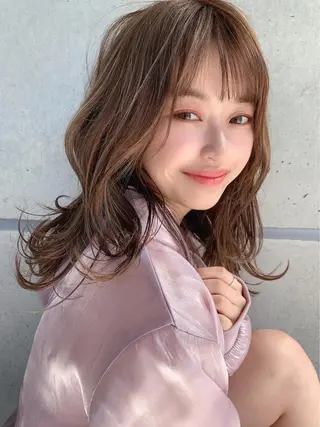セミロング カラー ヘアアレンジ 🪞official THREE 横浜🎀のヘアスタイル