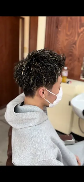 ショート カラー メンズ 矢崎 裕哉のヘアスタイル