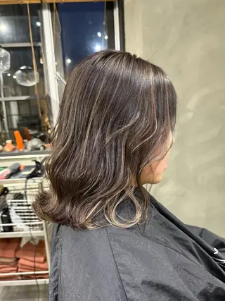 ミディアム 佐伯 桃のヘアスタイル