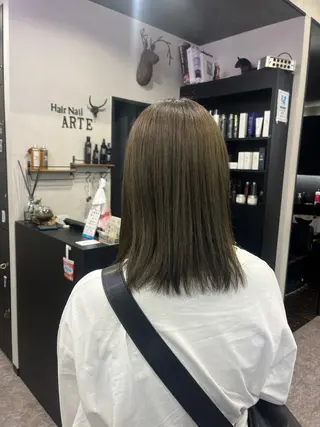 セミロング カラー 友滝 真菜美のヘアスタイル