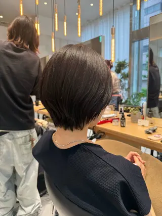 ショート ミオ💎ショート 透ける暗髪のヘアスタイル