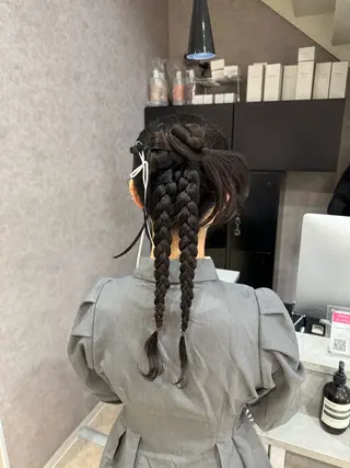 ヘアアレンジ Rio/ヘアセット/ ハイトーンカラーのヘアスタイル