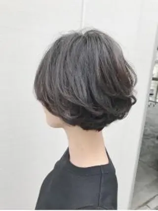 ショート カラー 高梨 里穂のヘアスタイル
