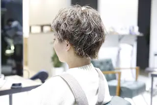 ショート カラー レイヤーカット ベージュカラー/小島のヘアスタイル