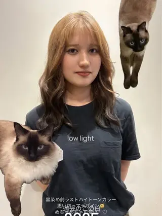 ロング カラー ヨシノ マナウのヘアスタイル